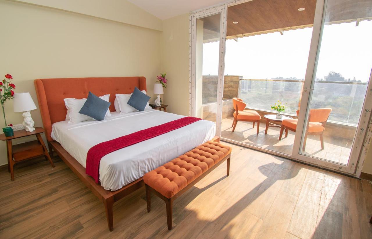 Octave Rococco Morjim Hotell Pernem Exteriör bild