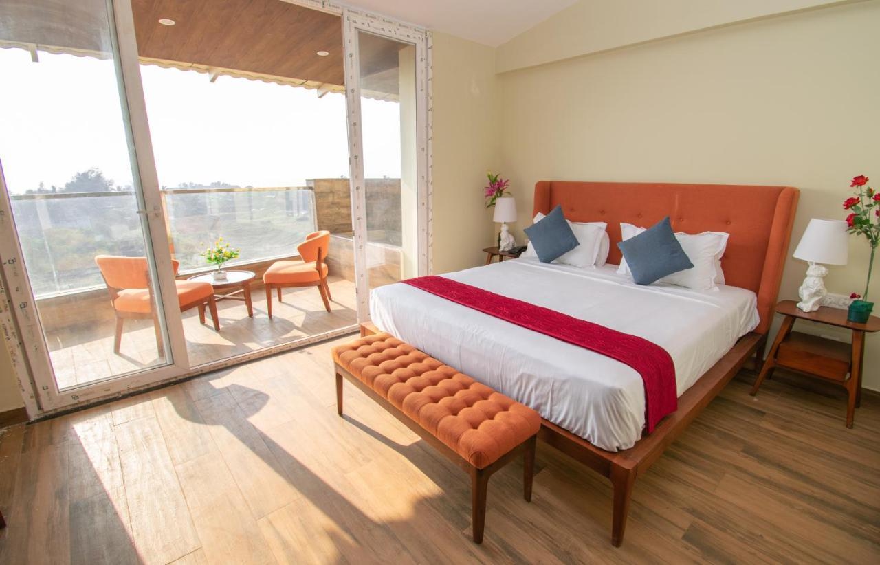 Octave Rococco Morjim Hotell Pernem Exteriör bild