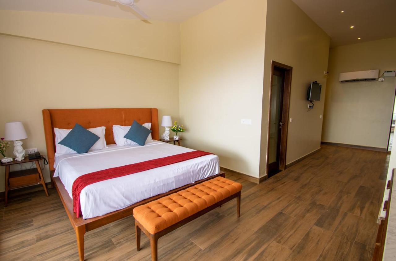 Octave Rococco Morjim Hotell Pernem Exteriör bild