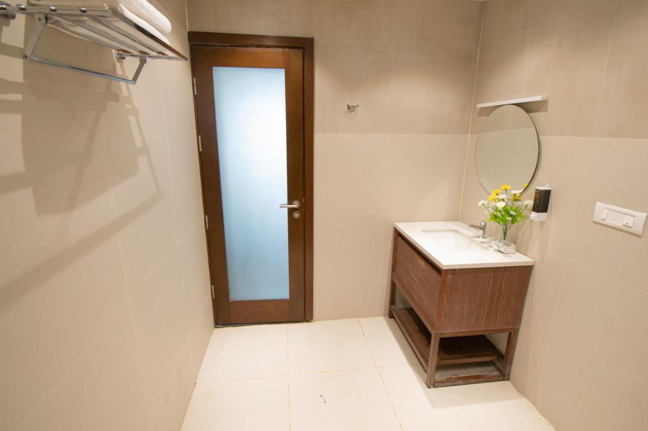Octave Rococco Morjim Hotell Pernem Exteriör bild