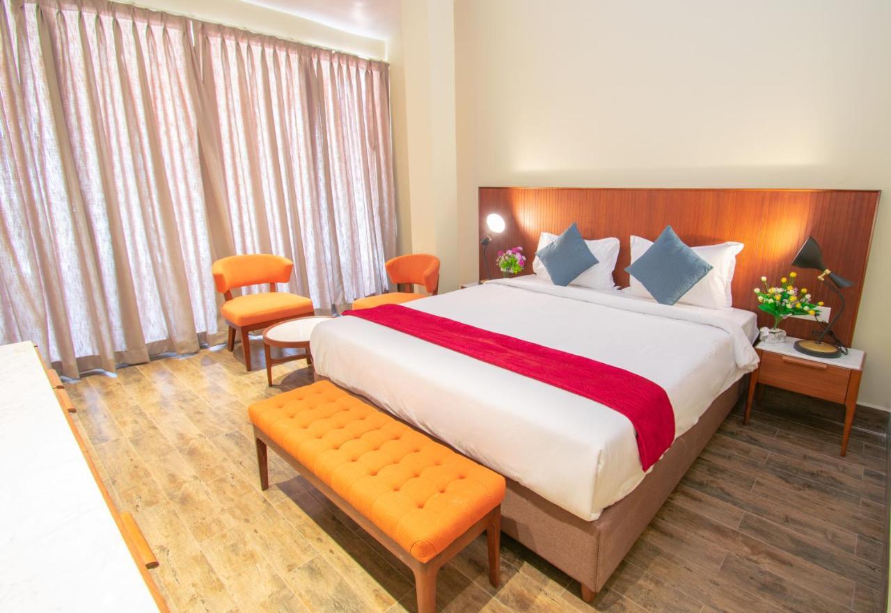 Octave Rococco Morjim Hotell Pernem Exteriör bild