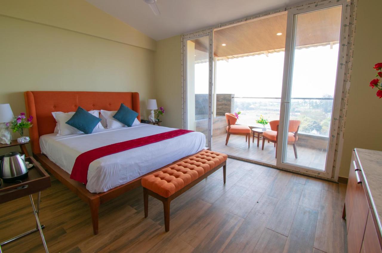 Octave Rococco Morjim Hotell Pernem Exteriör bild