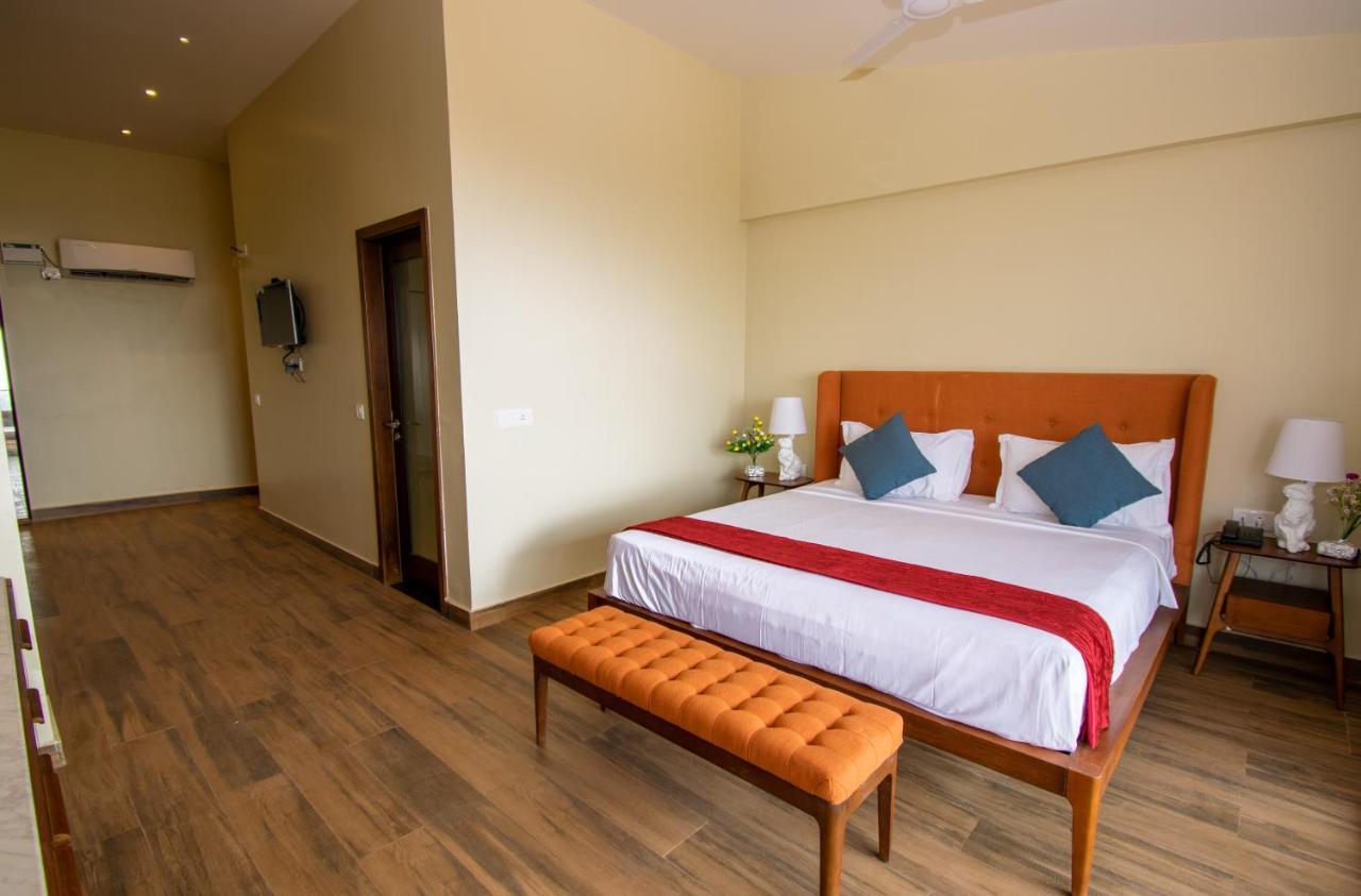 Octave Rococco Morjim Hotell Pernem Exteriör bild